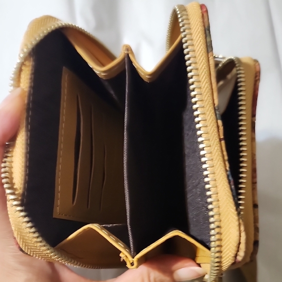 Floral Cork Phone Purse - Picture 7 of 14